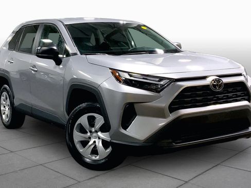 Used 2023 Toyota RAV4 LE AWD/4WD image 3
