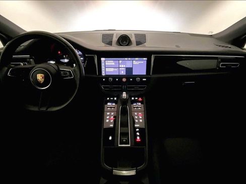 Used 2024 Porsche Macan image 17