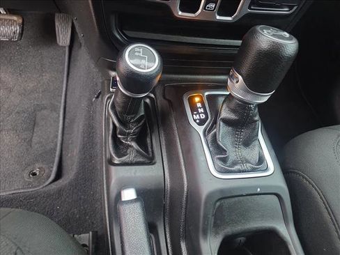 Used 2018 Jeep Wrangler Unlimited Sport S AWD/4WD image 19