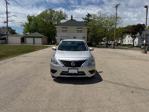 Used 2017 Nissan Versa S Plus FWD image 2
