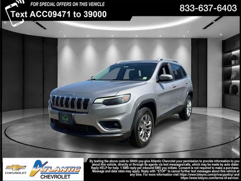Used 2019 Jeep Cherokee Latitude Plus w/ Cold Weather Group AWD/4WD image 1