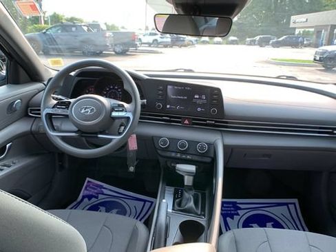 Used 2023 Hyundai Elantra SE FWD image 22