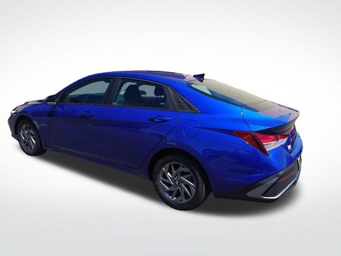 Certified 2024 Hyundai Elantra SEL FWD image 4