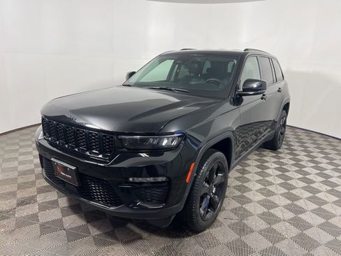 Certified 2023 Jeep Grand Cherokee Limited w/ Black Appearance Package image 3