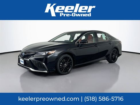 Used 2022 Toyota Camry XSE w/ Navigation Upgrade Package FWD image 1