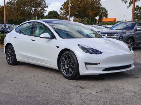 Used 2023 Tesla Model 3 Standard Range image 2