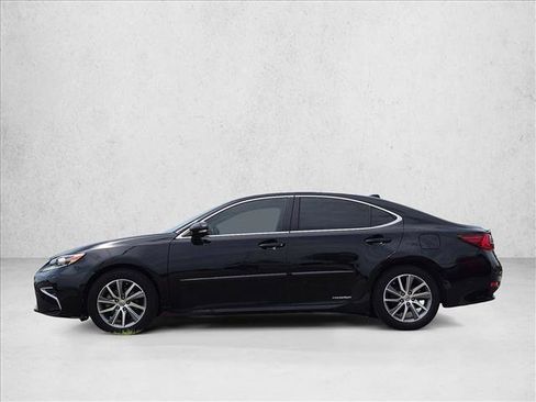 Used 2016 Lexus ES 300h w/ Luxury Package w/Wood Trim FWD image 9