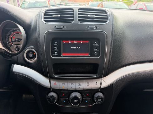 Used 2019 Dodge Journey SE w/ Connectivity Group FWD image 42