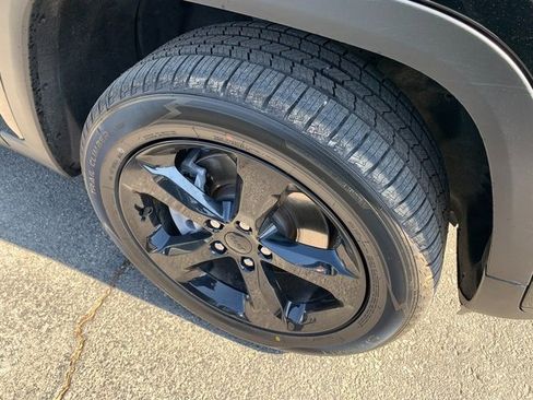 Used 2023 Jeep Grand Cherokee L Altitude image 10