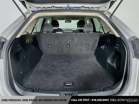 Used 2019 Ford Edge SE image 24