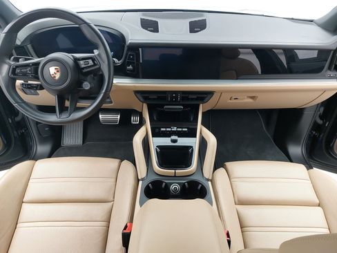 Certified 2024 Porsche Cayenne w/ Premium Package Plus (PFM) AWD/4WD image 11