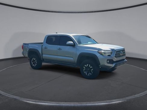 Used 2017 Toyota Tacoma TRD Off-Road w/ Premium & Technology Package RWD image 2