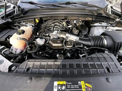 Used 2023 Jeep Grand Cherokee Limited w/ Black Appearance Package image 10