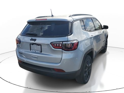 New 2026 Jeep Compass Latitude image 4