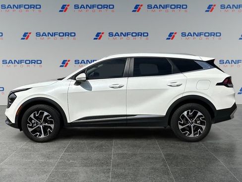 Used 2025 Kia Sportage EX AWD/4WD image 2