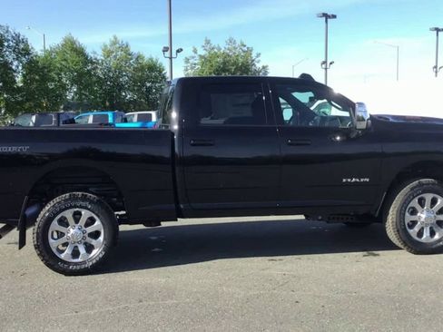 Used 2025 RAM 2500 Laramie w/ Sport Appearance Package AWD/4WD image 9