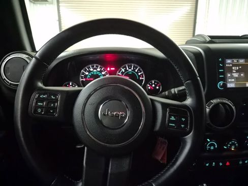 Used 2015 Jeep Wrangler Unlimited Sahara w/ Connectivity Group image 21