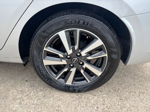 Used 2025 Nissan Versa SV image 28