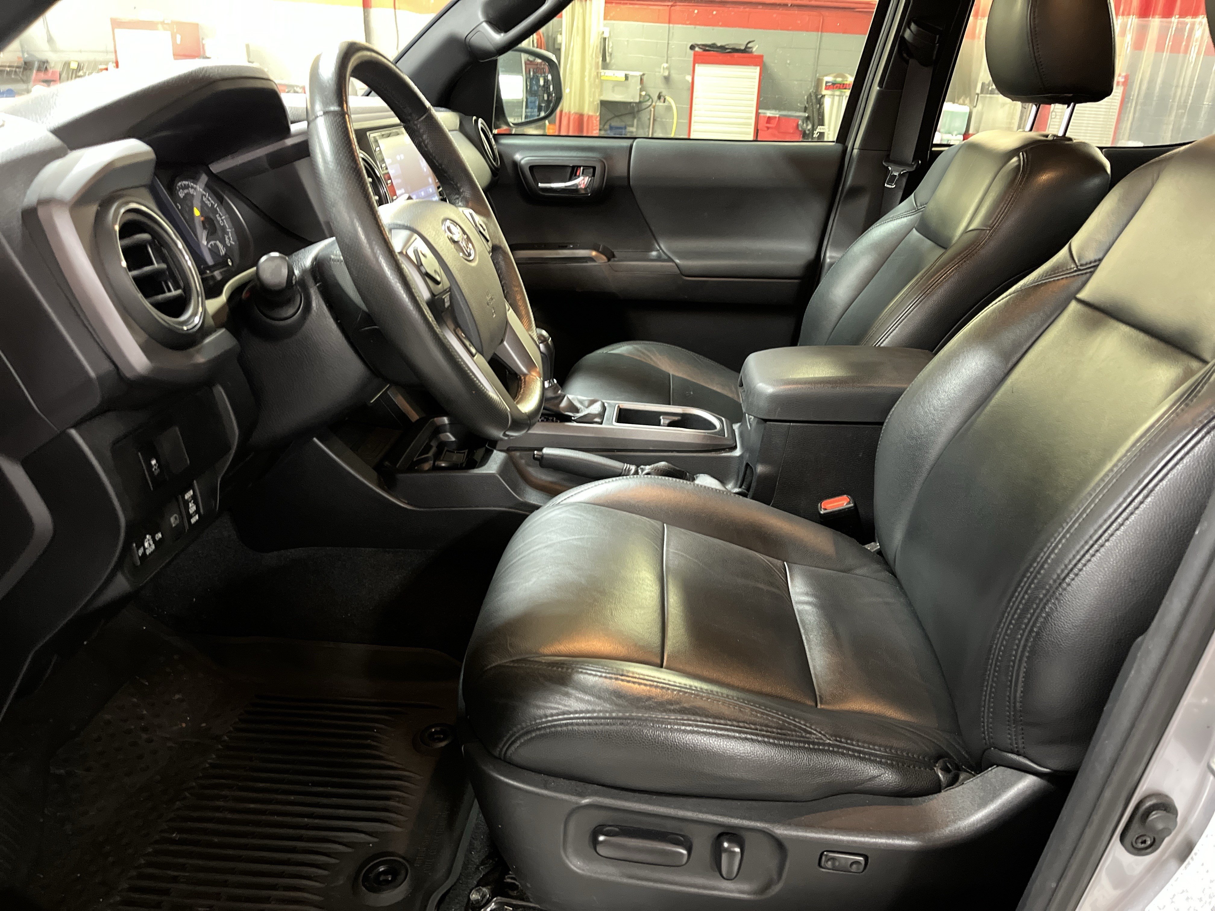 Used 2020 Toyota Tacoma TRD Off-Road RWD image 6