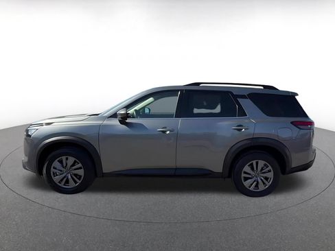 Used 2025 Nissan Pathfinder SV AWD/4WD image 9
