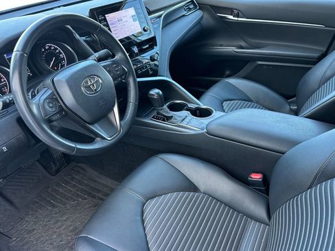 Used 2022 Toyota Camry SE FWD image 9