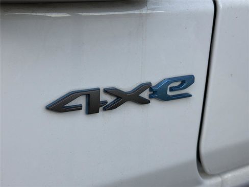 Used 2025 Jeep Wrangler Willys image 5