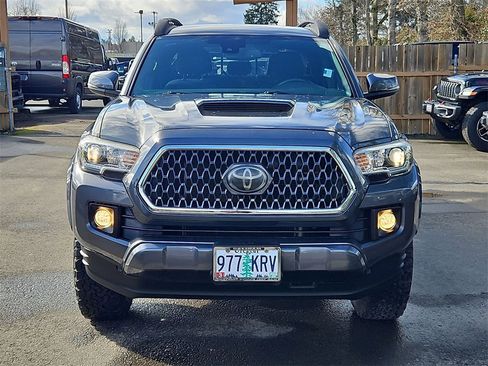 Used 2018 Toyota Tacoma TRD Sport w/ Technology Package image 2