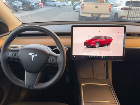 Used 2023 Tesla Model Y Long Range image 10