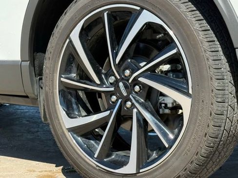 Used 2025 Lincoln Corsair Reserve FWD image 12