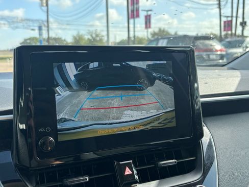 Used 2025 Toyota Corolla LE FWD image 21