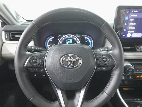 Used 2023 Toyota RAV4 XLE Premium image 13