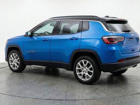 Used 2025 Jeep Compass Limited image 6