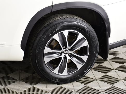 Used 2021 Toyota Highlander XLE image 54