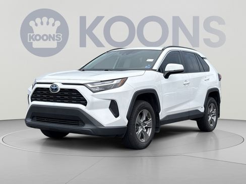 Used 2024 Toyota RAV4 XLE AWD/4WD image 1