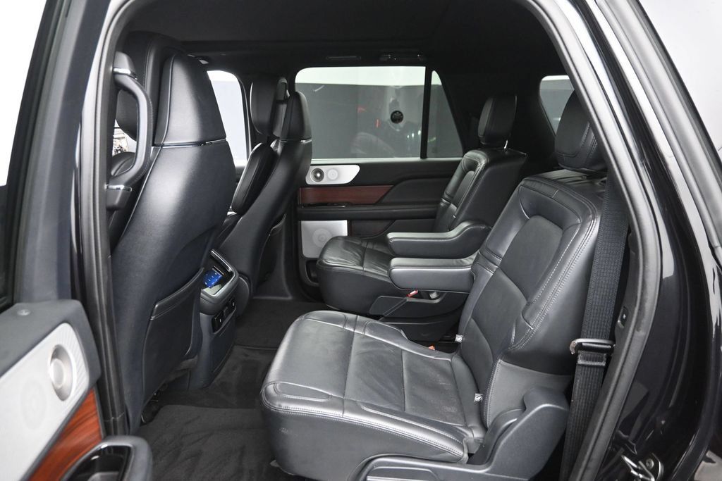 Used 2023 Lincoln Navigator L Reserve AWD/4WD image 12