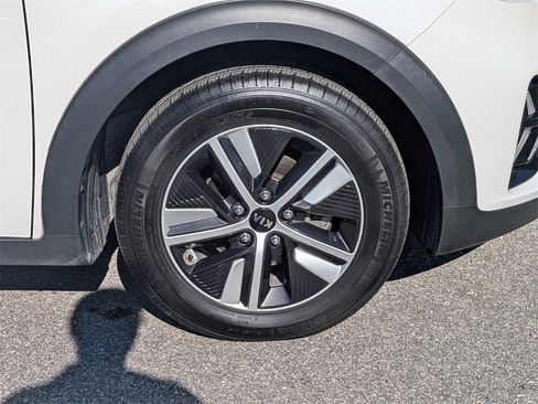 Used 2020 Kia Niro LXS image 11