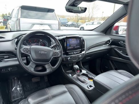 Used 2023 Chevrolet Traverse RS image 9