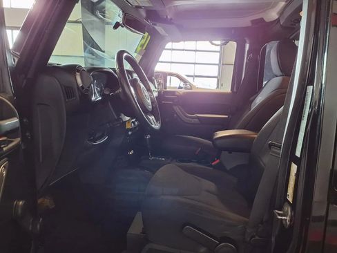 Used 2015 Jeep Wrangler Unlimited Sport w/ Connectivity Group AWD/4WD image 16