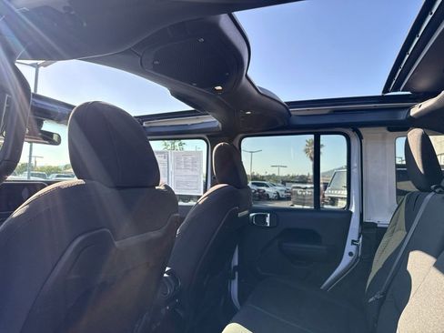 Certified 2025 Jeep Wrangler Unlimited Rubicon 4xe w/ Convenience Group AWD/4WD image 18
