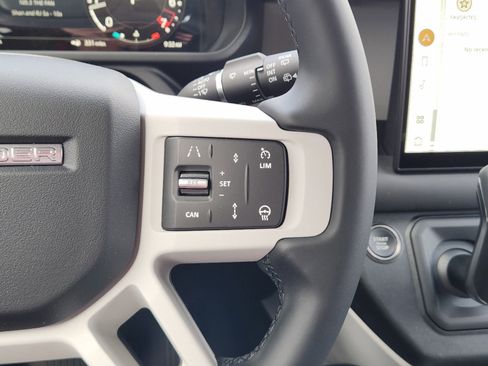 New 2025 Land Rover Defender 110 X-Dynamic SE image 27