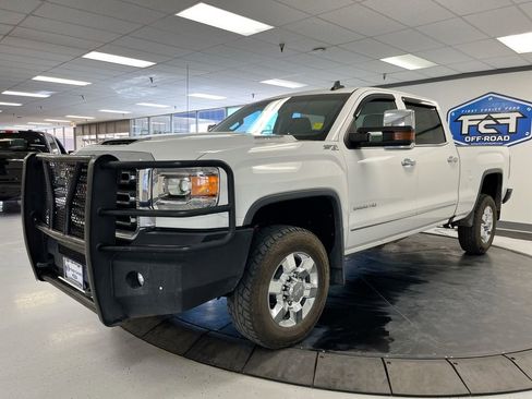 Used 2017 GMC Sierra 2500 SLT w/ Duramax Plus Package AWD/4WD image 4