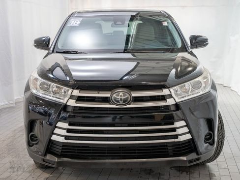 Used 2018 Toyota Highlander LE image 2
