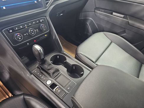 Used 2020 Volkswagen Atlas Cross Sport SE w/ Panoramic Sunroof Package FWD image 31