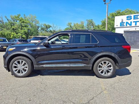 Certified 2023 Ford Explorer XLT w/ Equipment Group 202A AWD/4WD image 5
