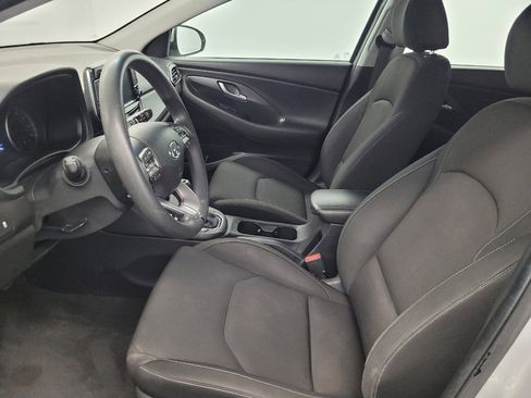 Used 2018 Hyundai Elantra GT FWD image 17