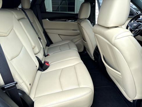 Used 2017 Cadillac XT5 Luxury w/ Driver Awareness Package image 13