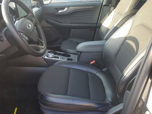 Certified 2025 Ford Escape Base image 6