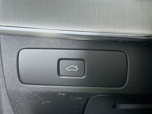 Used 2024 Volvo XC90 B5 Core w/ Protection Package image 16