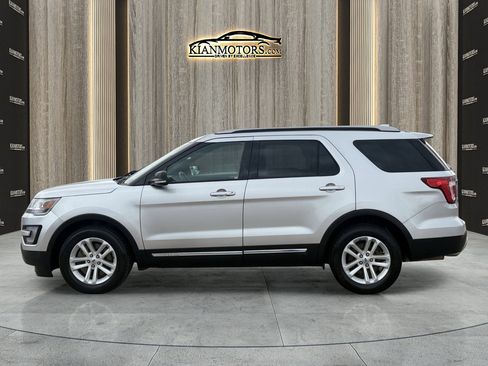 Used 2016 Ford Explorer XLT w/ Equipment Group 202A image 2