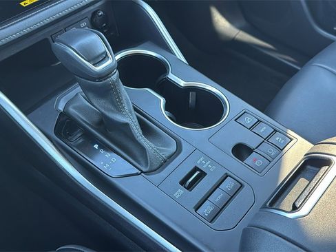 Certified 2024 Toyota Highlander XLE image 38